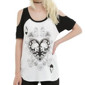 Hot Topic: Ace Of Hearts Skull Girls Cold Shoulder Raglan, Black & White, Small